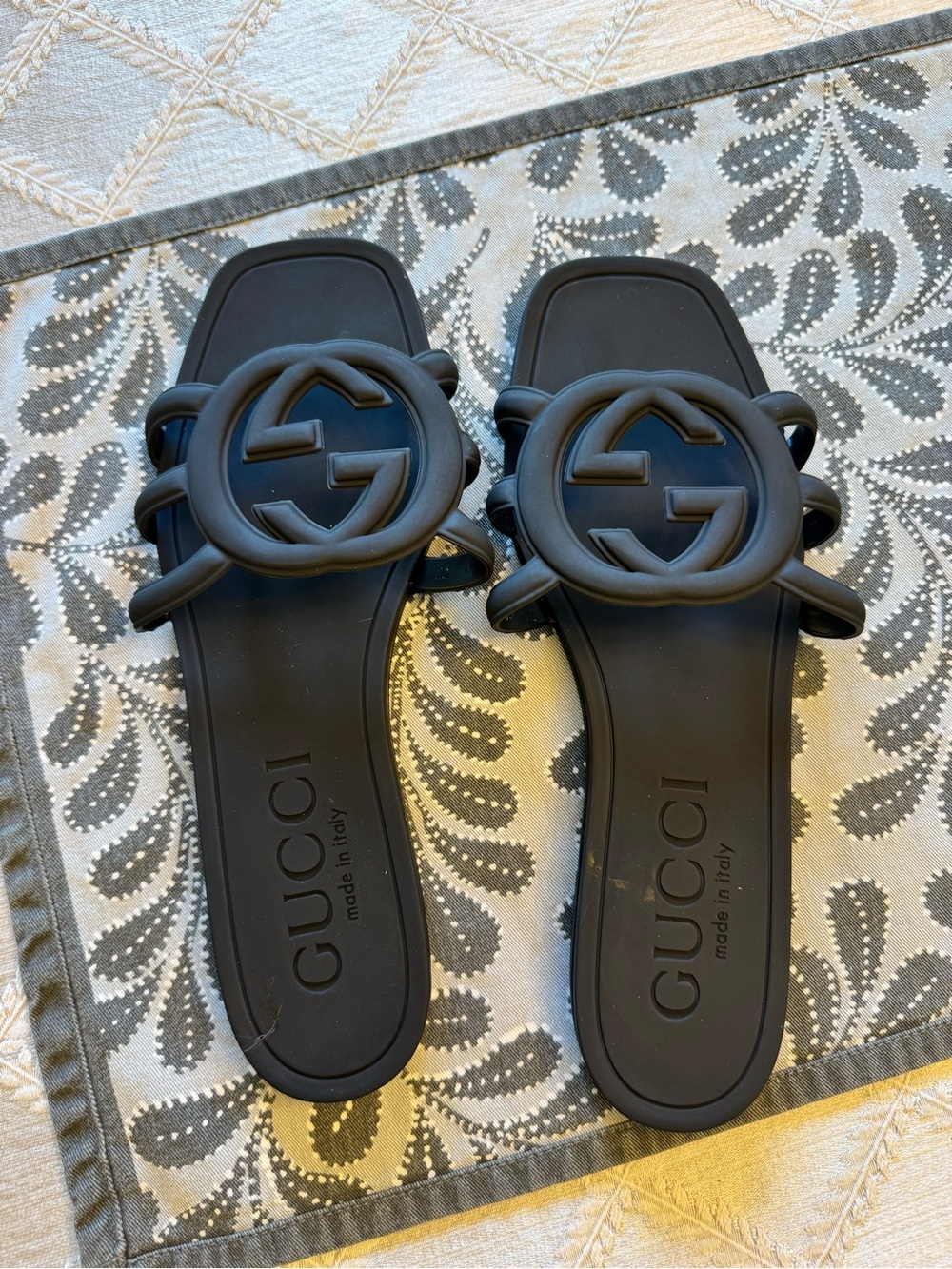 Gucci Black Rubber GG Slide Sandals NEW - Picture 2 of 8
